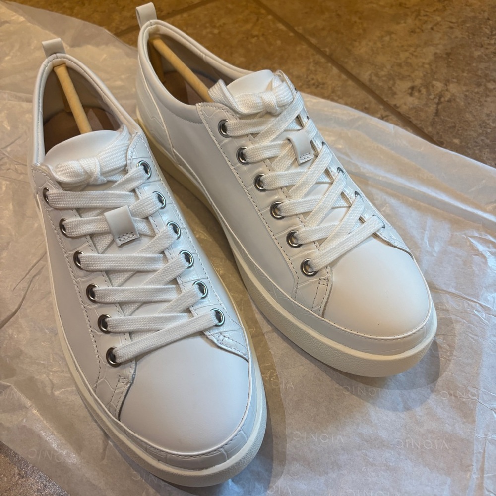Vionic White Winny Sneakers